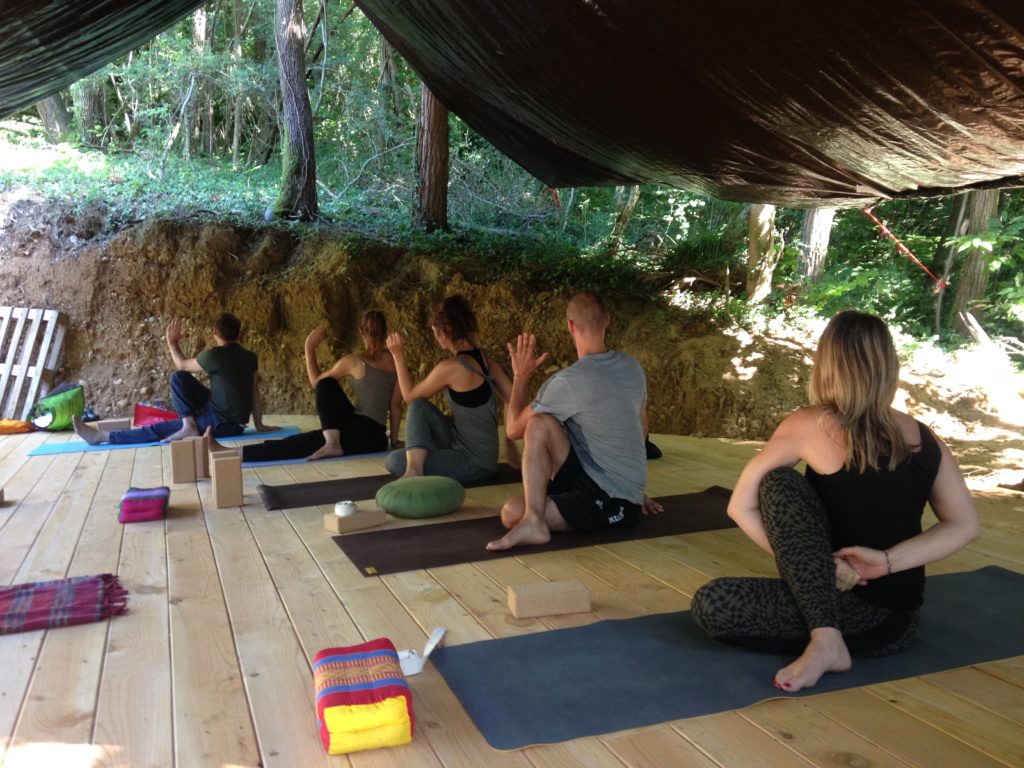 Yoga dans les bois